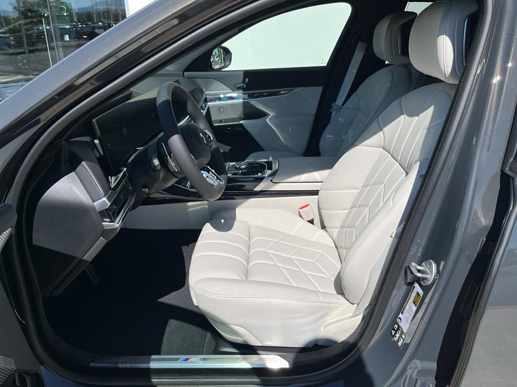 2026 BMW 7 Series 740i - Photo 8