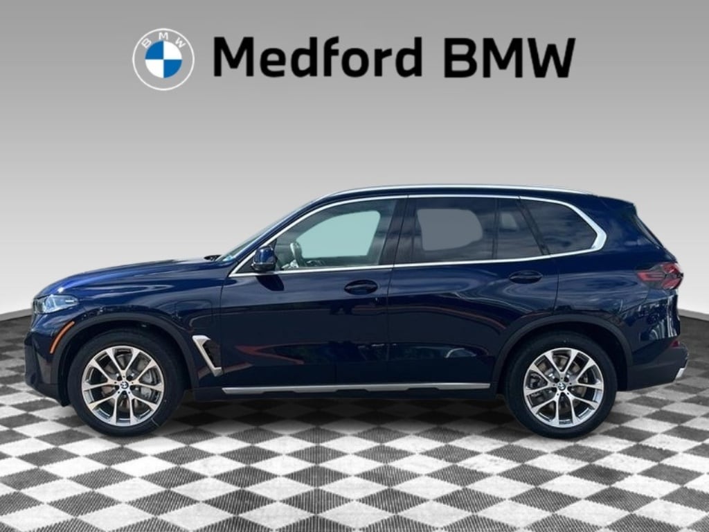 2026 BMW X5 xDrive50e's photo