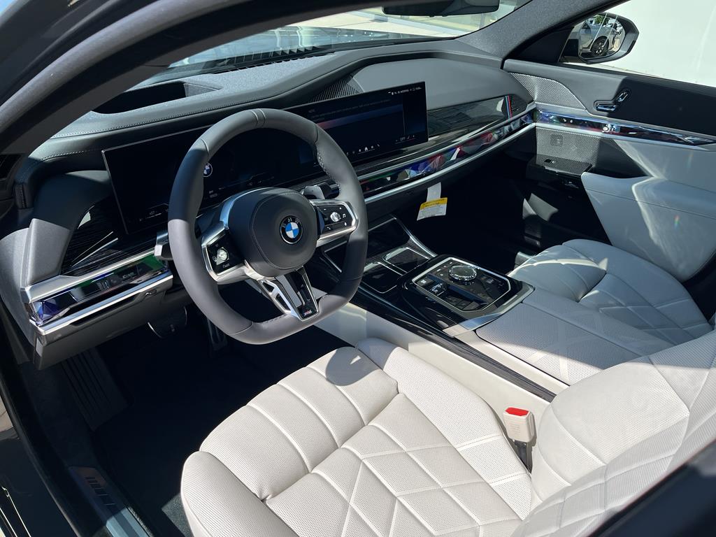 2026 BMW 7 Series 740i - Photo 6