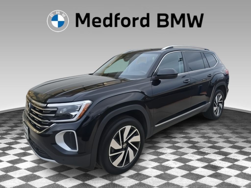 2024 Volkswagen Atlas SEL photo 2