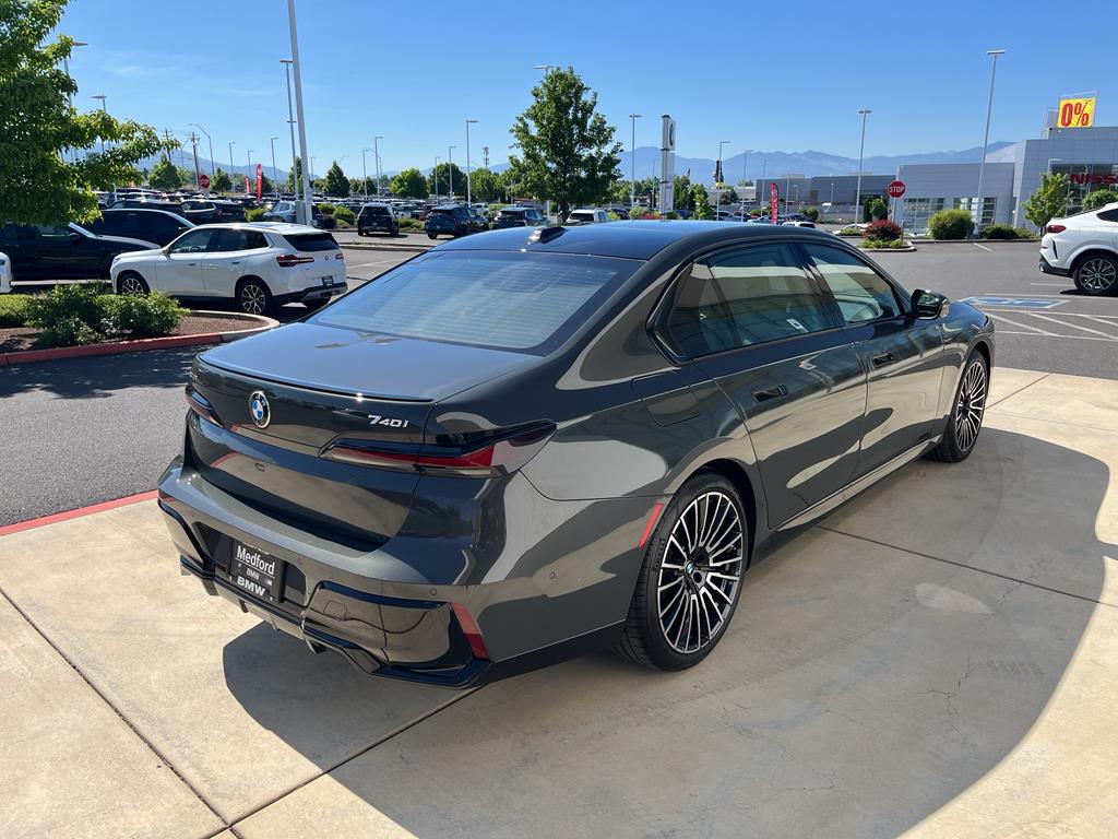 2026 BMW 7 Series 740i - Photo 17