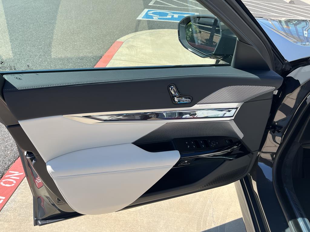 2026 BMW 7 Series 740i - Photo 9