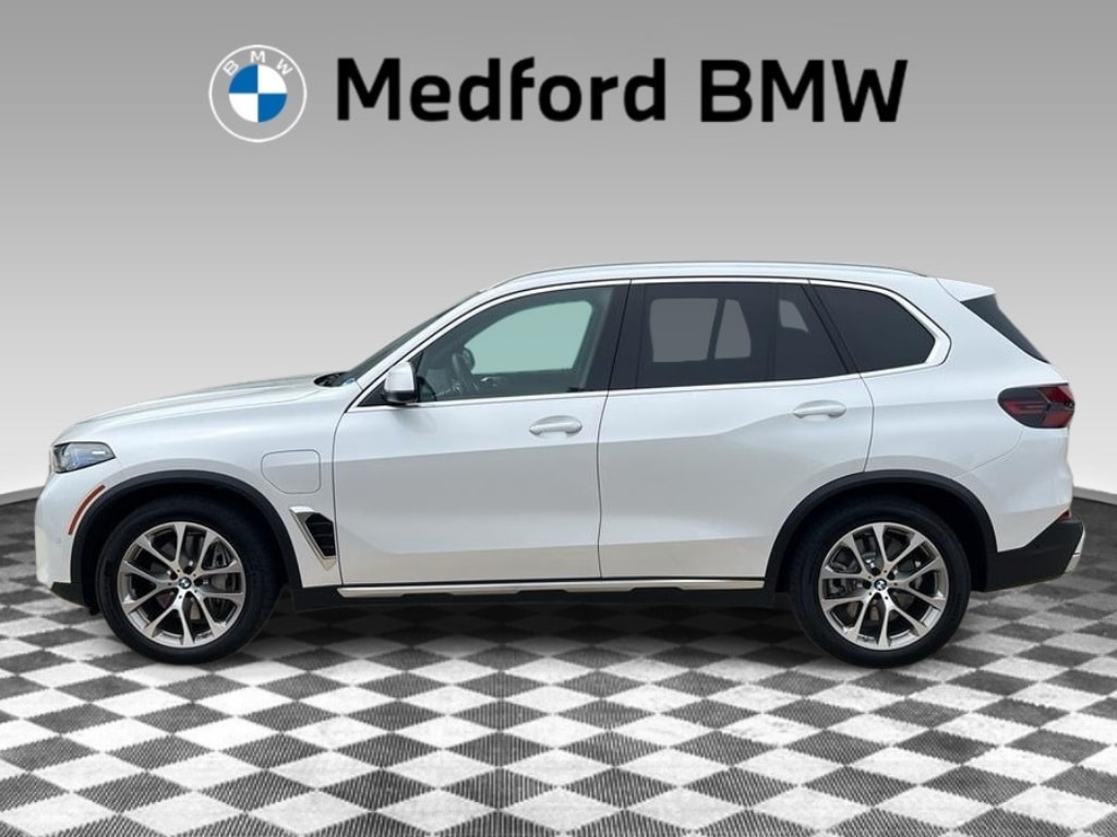 2026 BMW X5 xDrive50e's photo