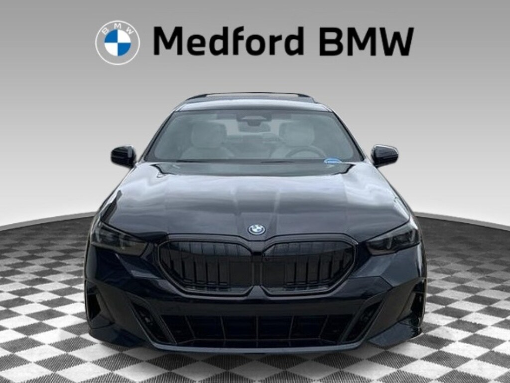 New 2026 BMW 550e xDrive Sedan