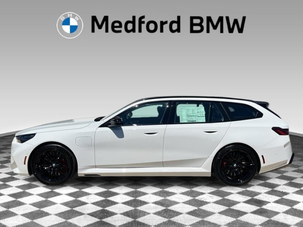 2027 BMW M5 M5 Touring's photo