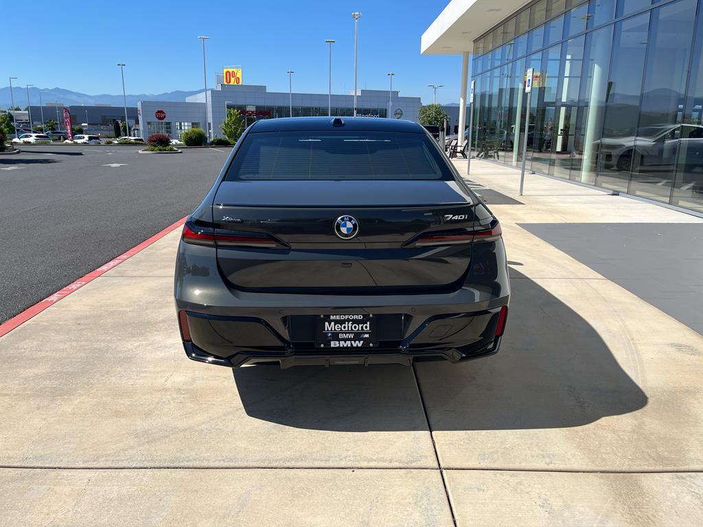 2026 BMW 7 Series 740i - Photo 18