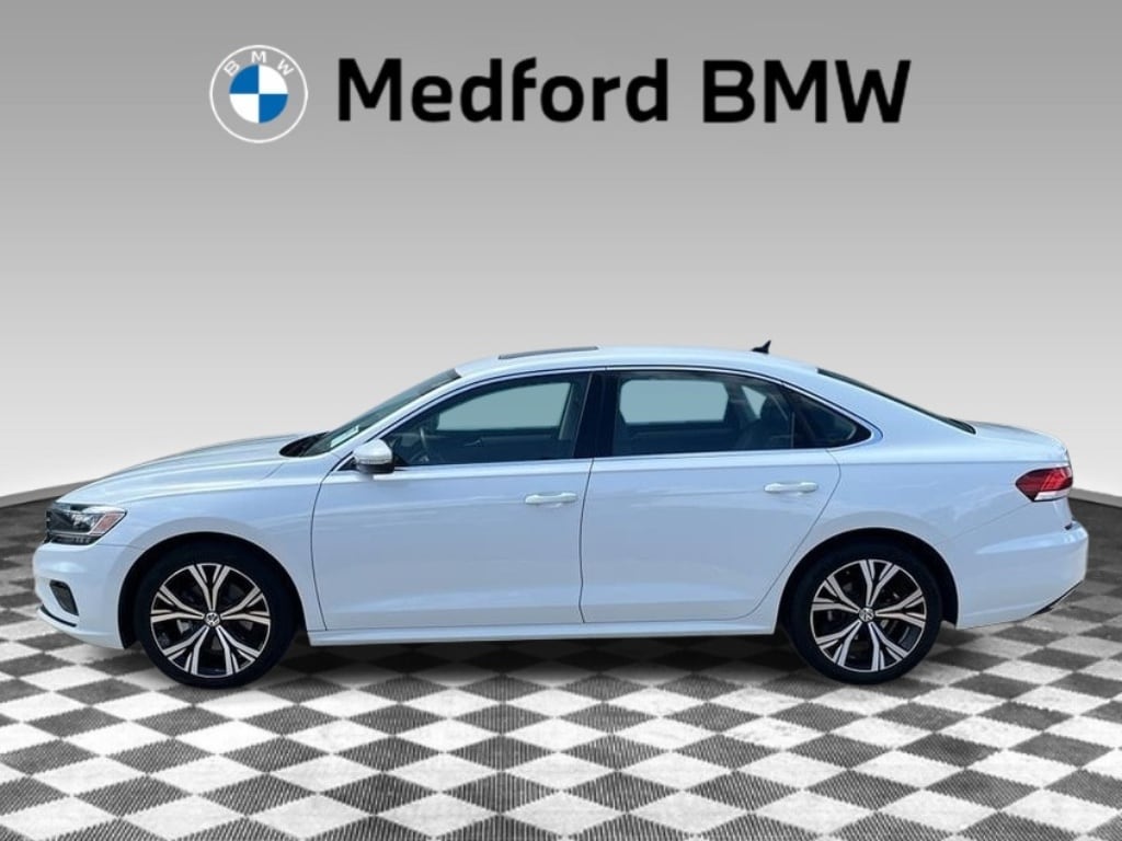 2022 Volkswagen Passat 2.0T SE Auto's photo