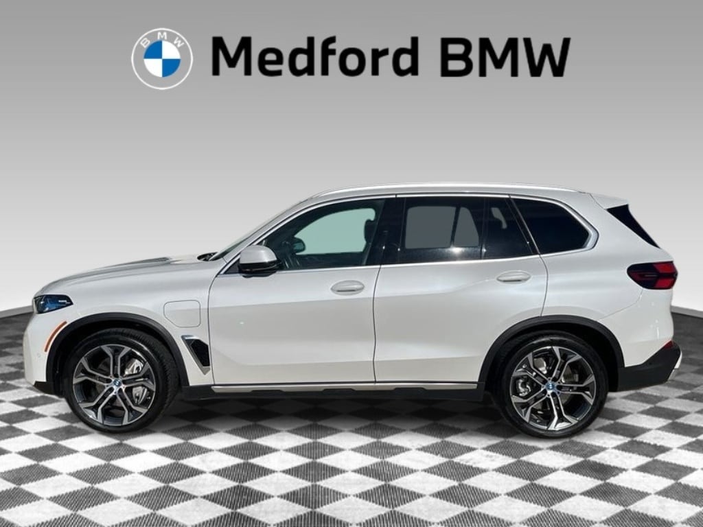 2025 BMW X5 xDrive50e's photo