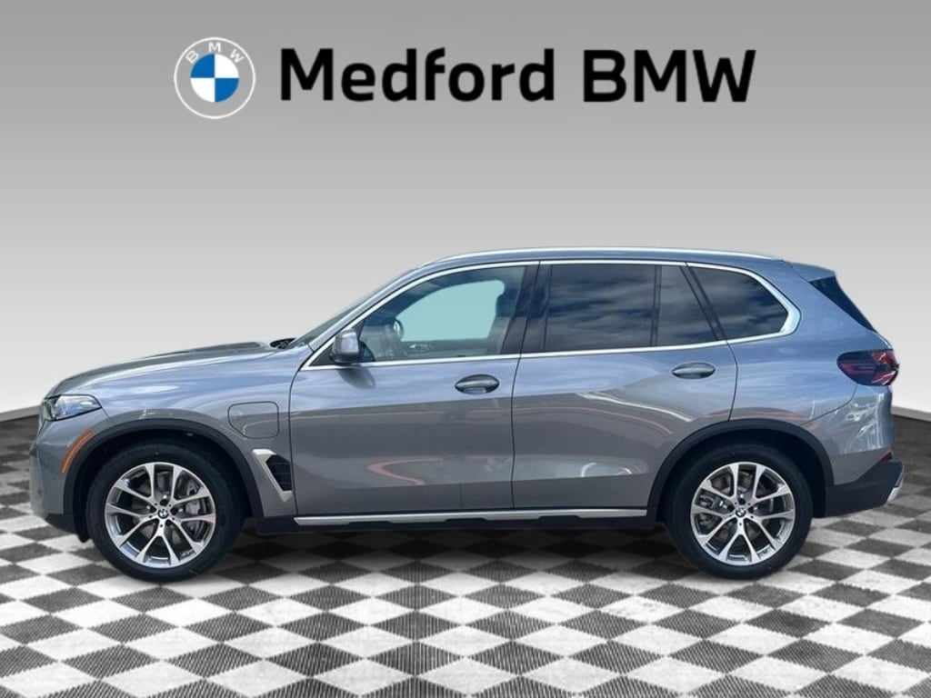 2026 BMW X5 xDrive50e's photo