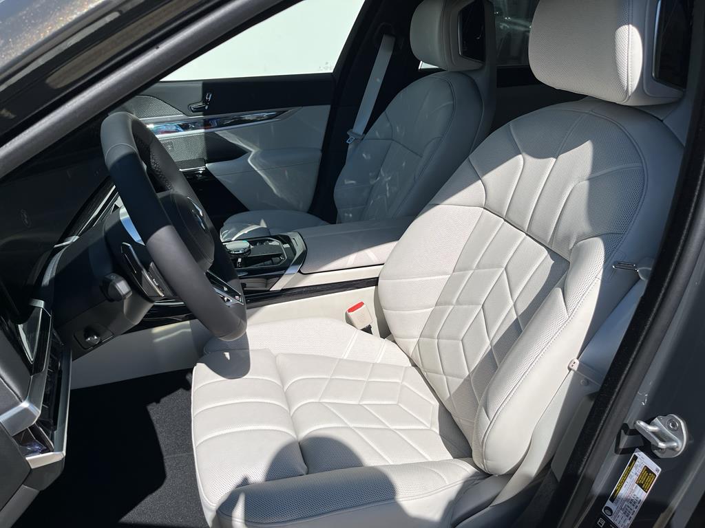 2026 BMW 7 Series 740i - Photo 7