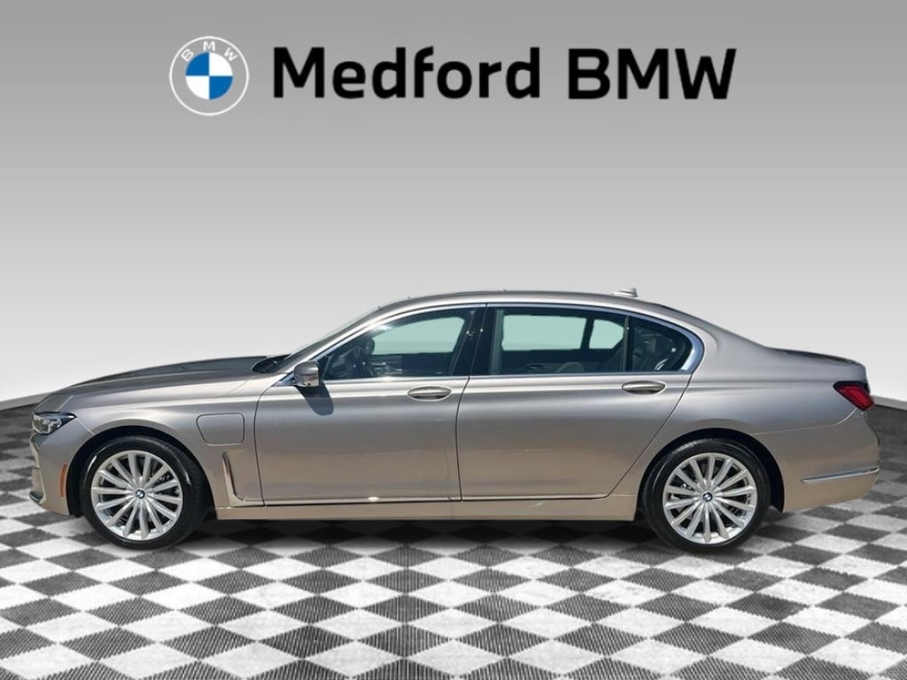 2021 BMW 7 Series 745e iPerformance xDrive's photo