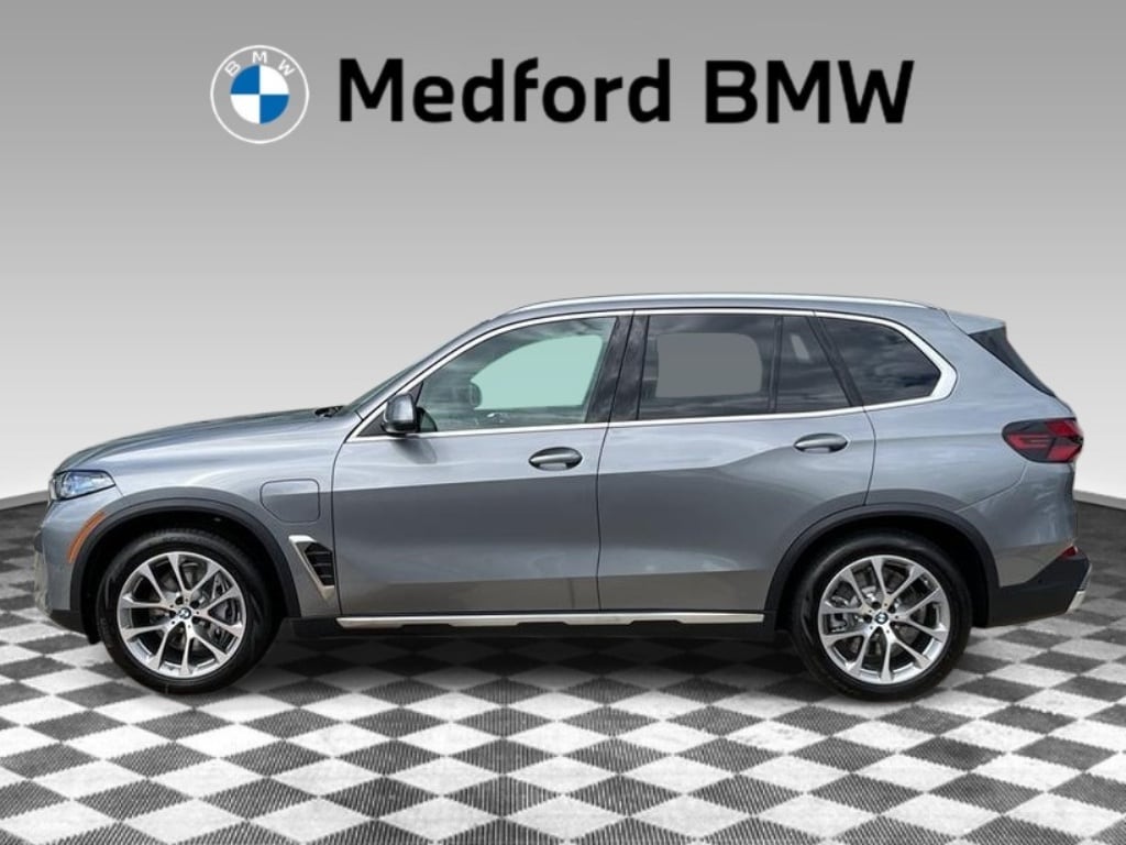 2026 BMW X5 xDrive50e's photo