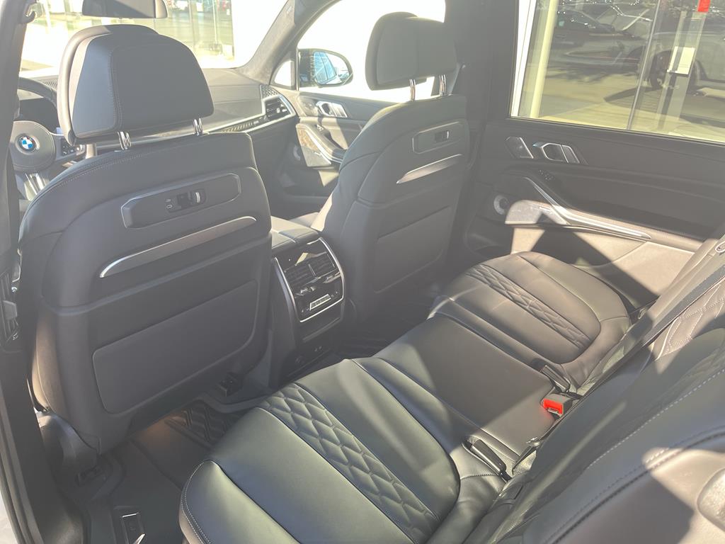 2026 BMW X7 M60i - Photo 16