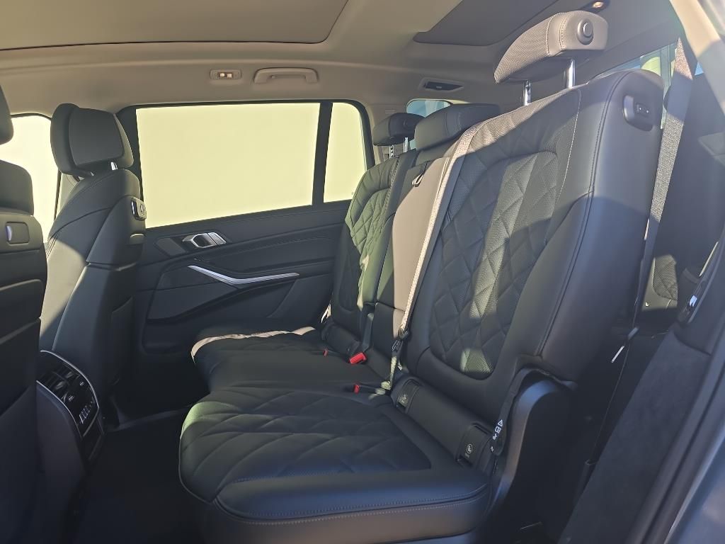 2026 BMW X7 40i - Photo 14