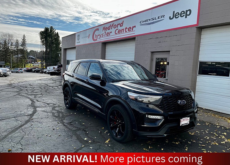 2022 Ford Explorer ST's photo