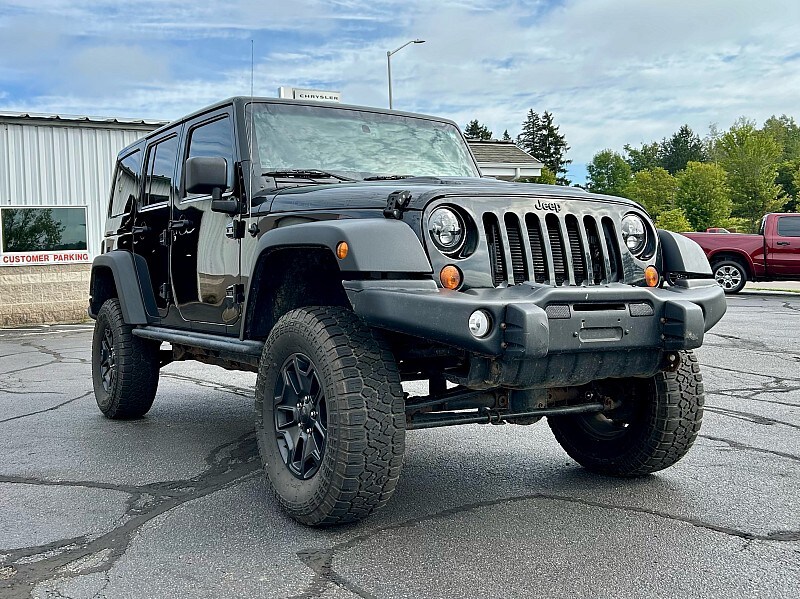 2013 Jeep Wrangler Unlimited Sahara photo 3