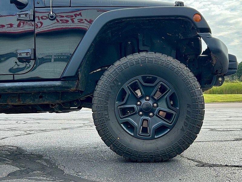2013 Jeep Wrangler Unlimited Sahara photo 4