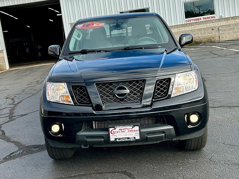 2021 Nissan Frontier Crew Cab photo 2