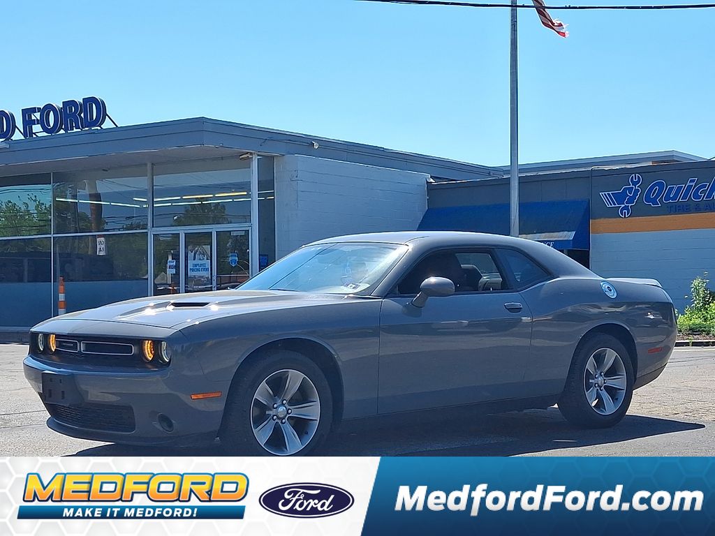 2019 Dodge Challenger SXT Auto's photo