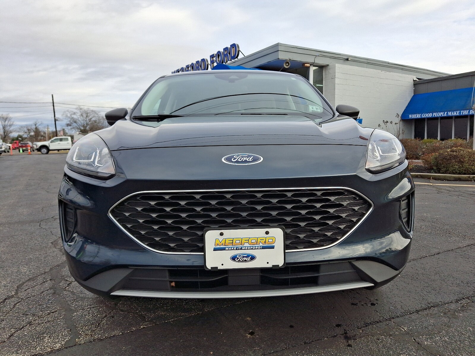 2022 Ford Escape SE photo 2
