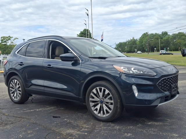 2022 Ford Escape Titanium photo 3