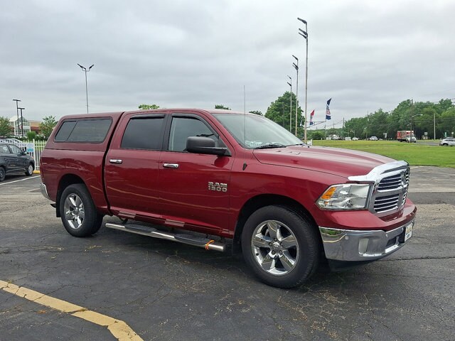 2015 Ram 1500 SLT photo 3