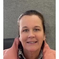 Staff member Barbara Larr from ID_567a20a494fc