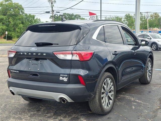 2022 Ford Escape Titanium photo 4