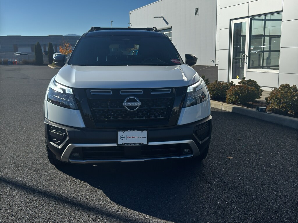 2025 Nissan Pathfinder Rock Creek photo 2