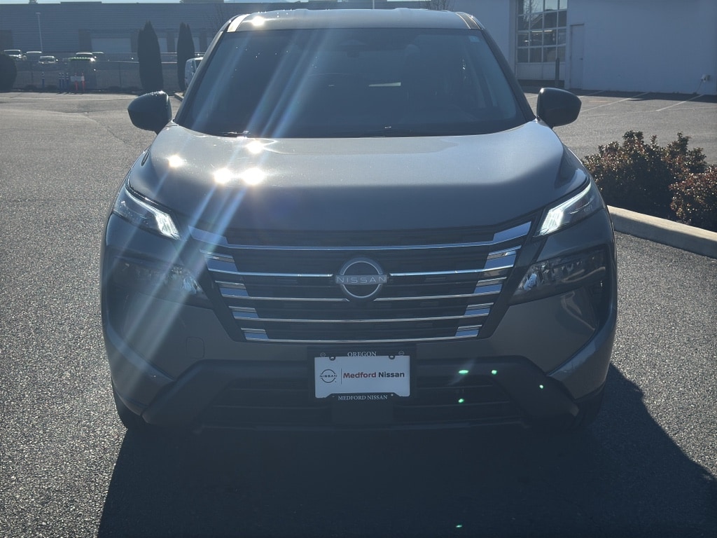 2025 Nissan Rogue S photo 2