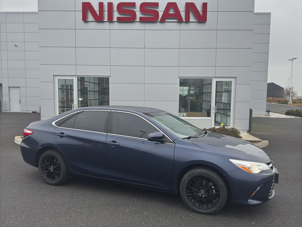 2015 Toyota Camry LE's photo