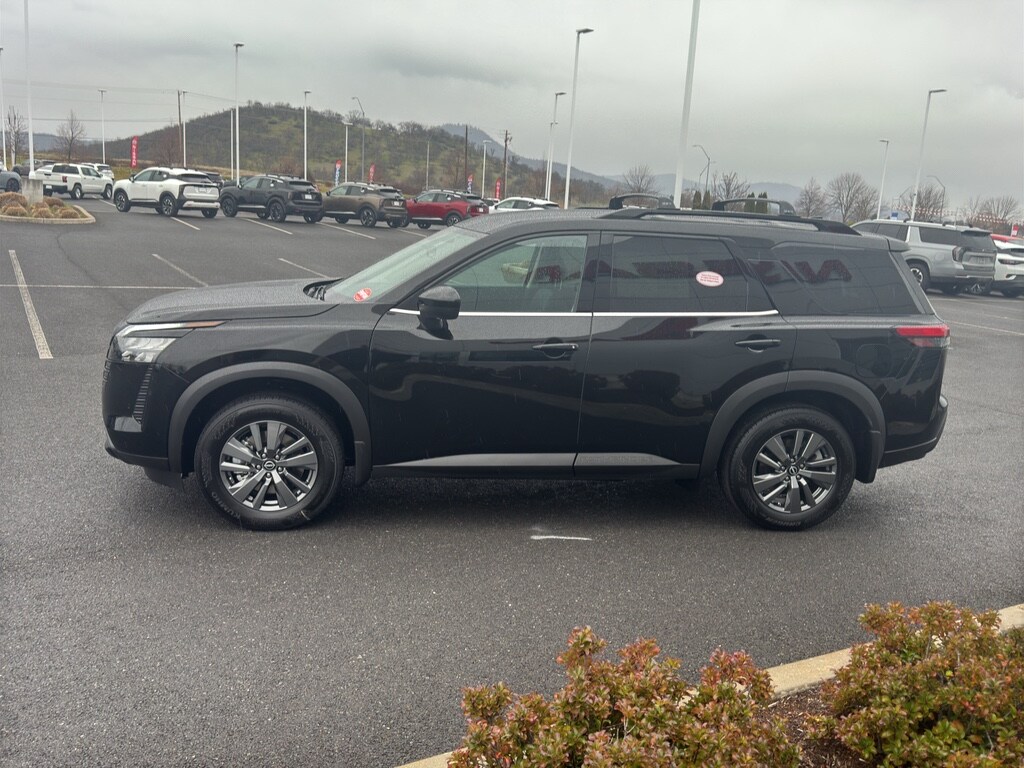 2026 Nissan Pathfinder SV photo 4