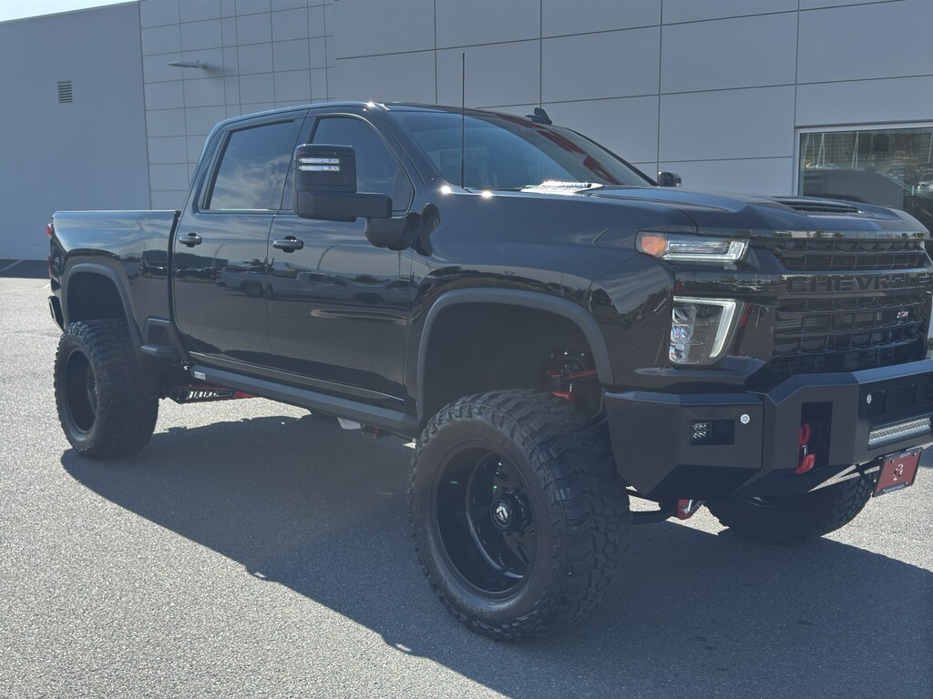 2022 Chevrolet Silverado LTZ photo 2