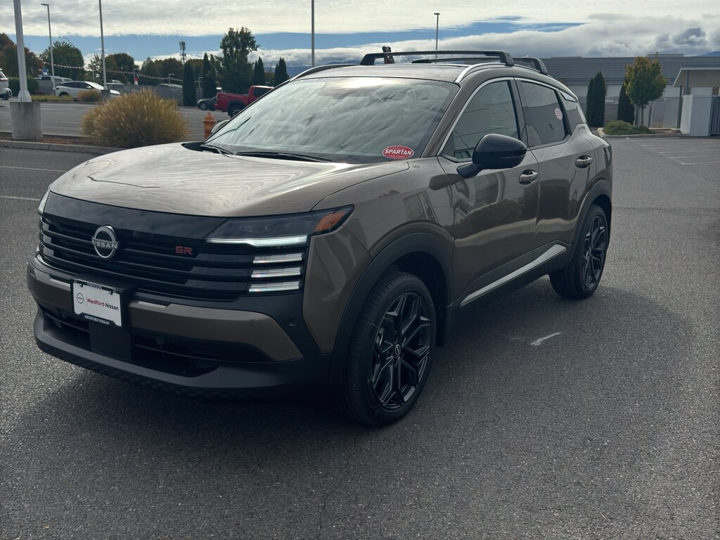 2026 Nissan Kicks SR photo 4