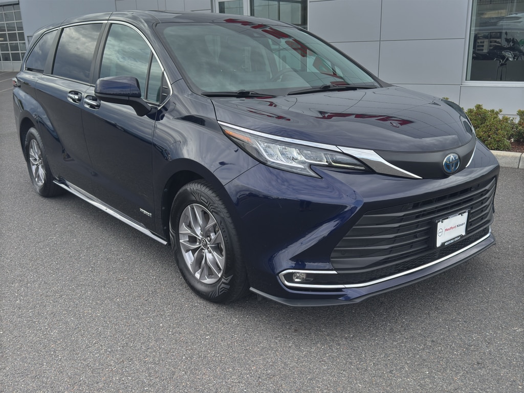 Used 2021 Toyota Sienna XLE Van