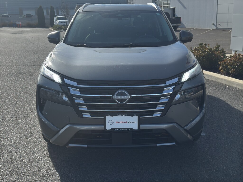 2025 Nissan Rogue SL photo 2