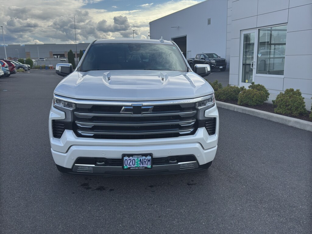 2024 Chevrolet Silverado High Country photo 3