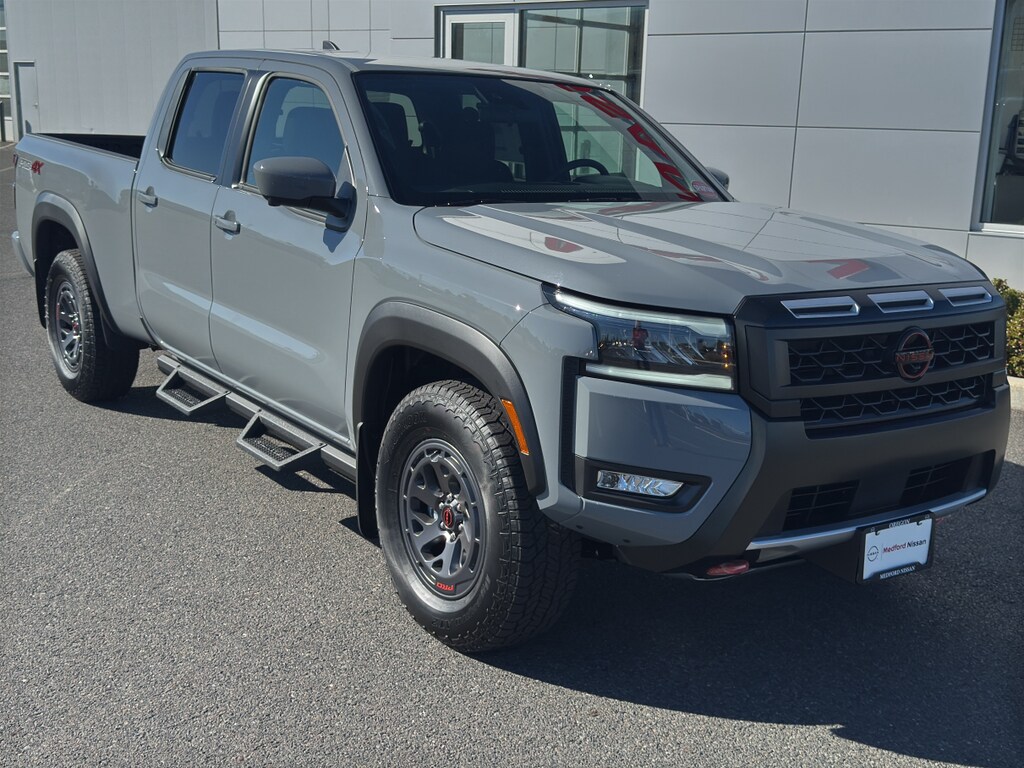 2026 Nissan Frontier PRO-4X photo 2