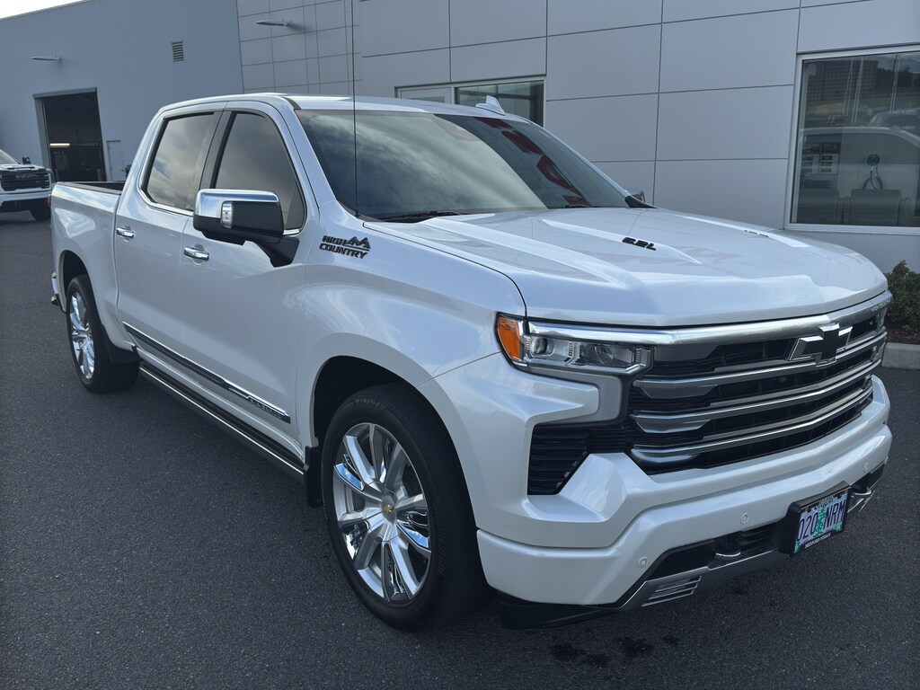 2024 Chevrolet Silverado High Country photo 2