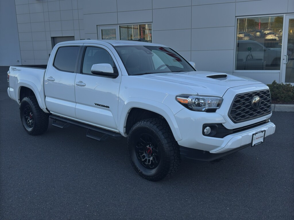 2021 Toyota Tacoma TRD Sport photo 2