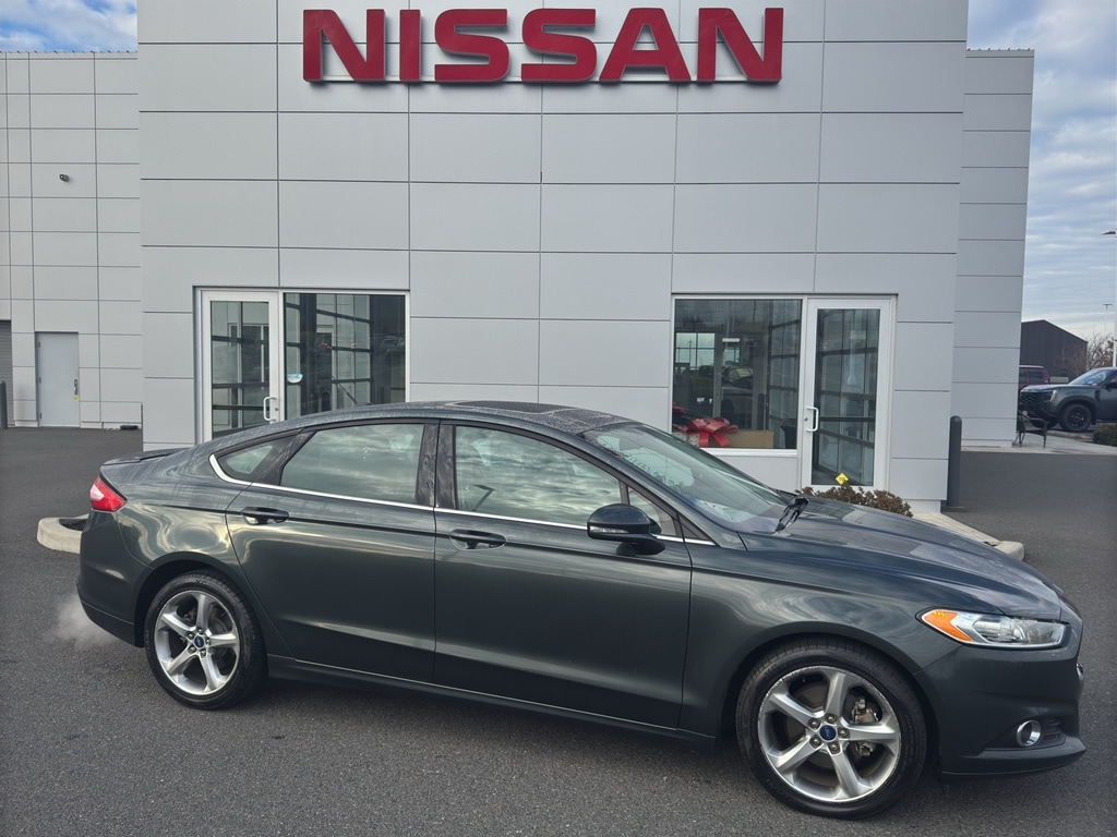 2015 Ford Fusion SE's photo