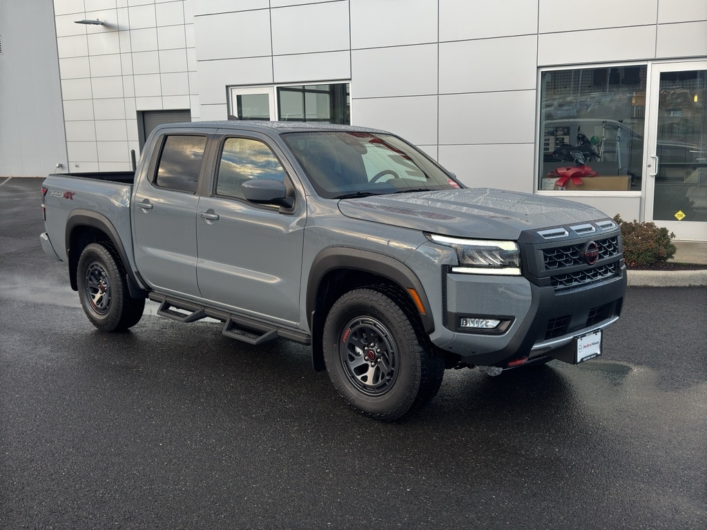 2026 Nissan Frontier PRO-4X photo 2