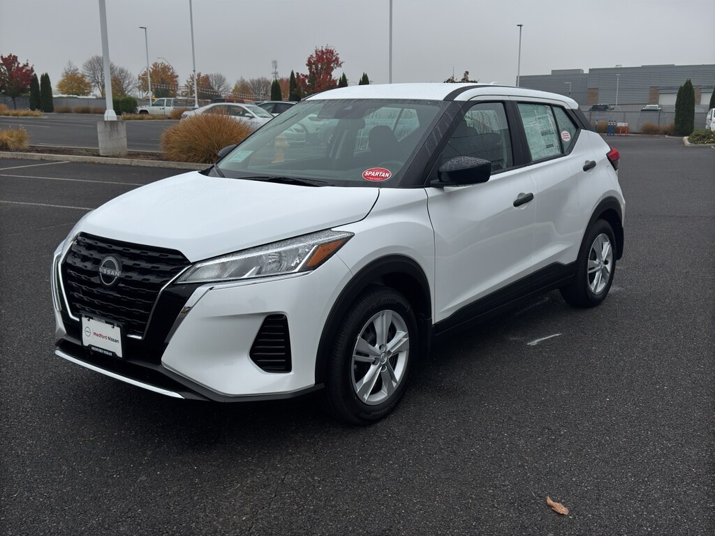 2025 Nissan Kicks Play S photo 2