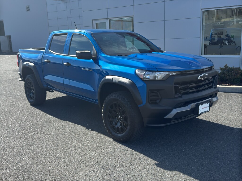 2023 Chevrolet Colorado Trail Boss photo 2