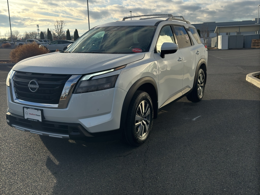 2025 Nissan Pathfinder SL photo 4