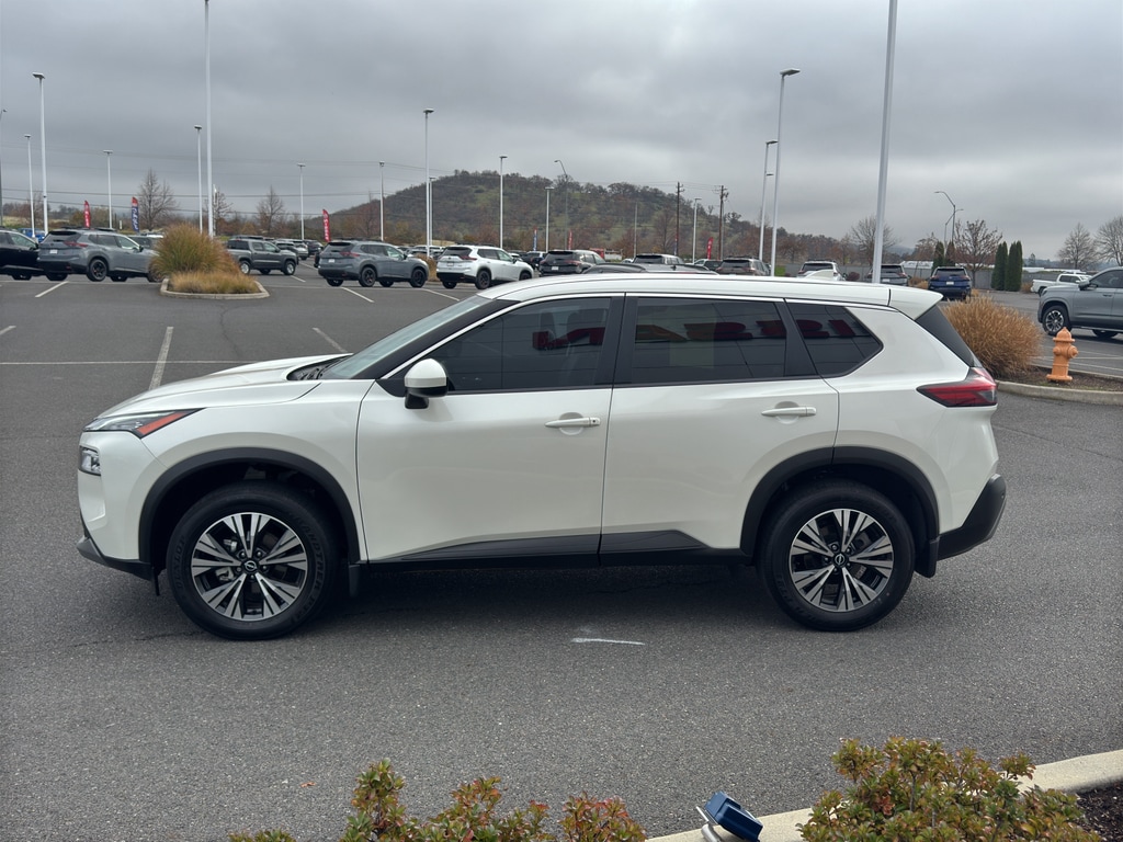 2023 Nissan Rogue SV photo 3