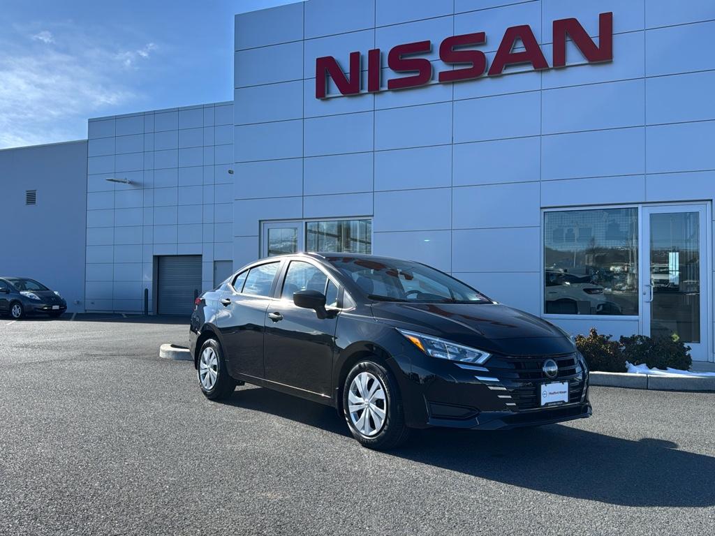 2025 Nissan Versa S photo 2