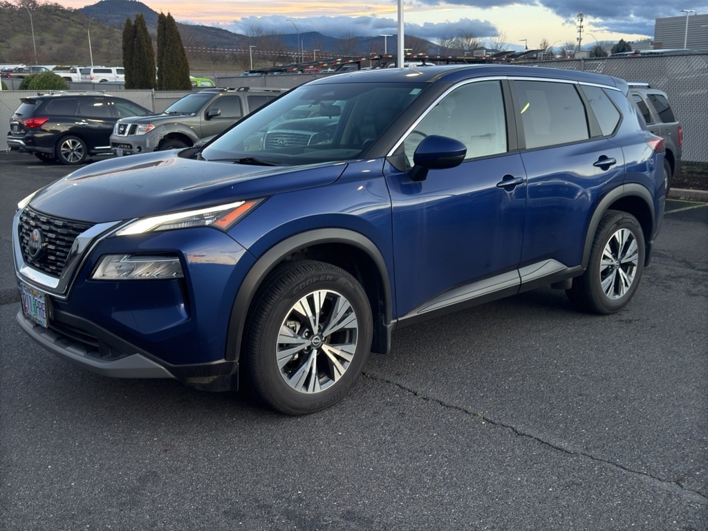 2022 Nissan Rogue SV's photo