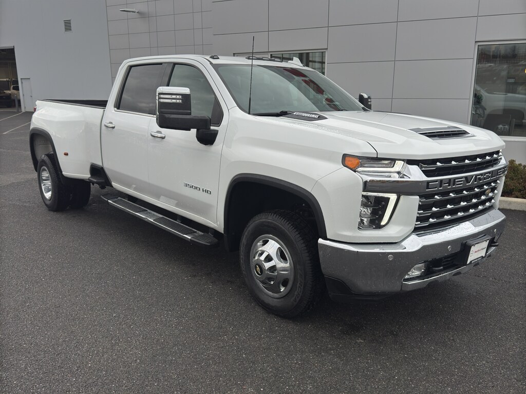 2021 Chevrolet Silverado LTZ photo 2