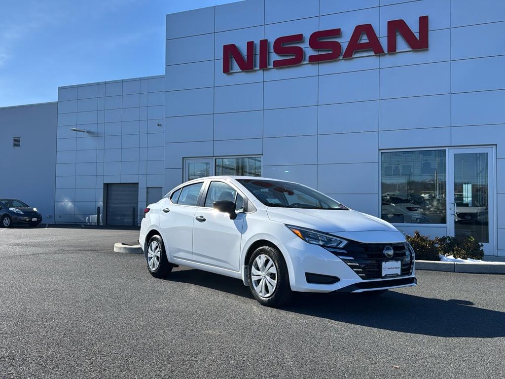 2025 Nissan Versa S photo 2